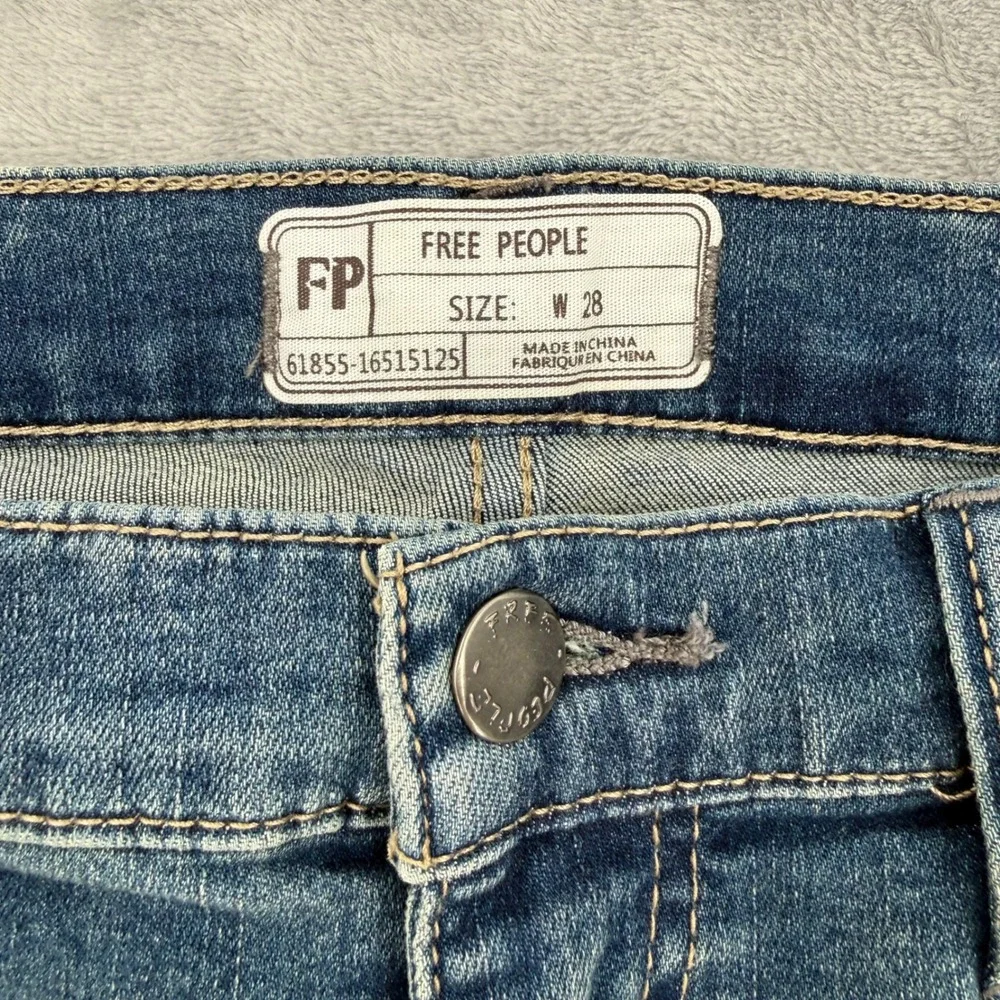 Free People Distressed Frayed Hem Crop Jeans Blue Denim Womens Size 28‎